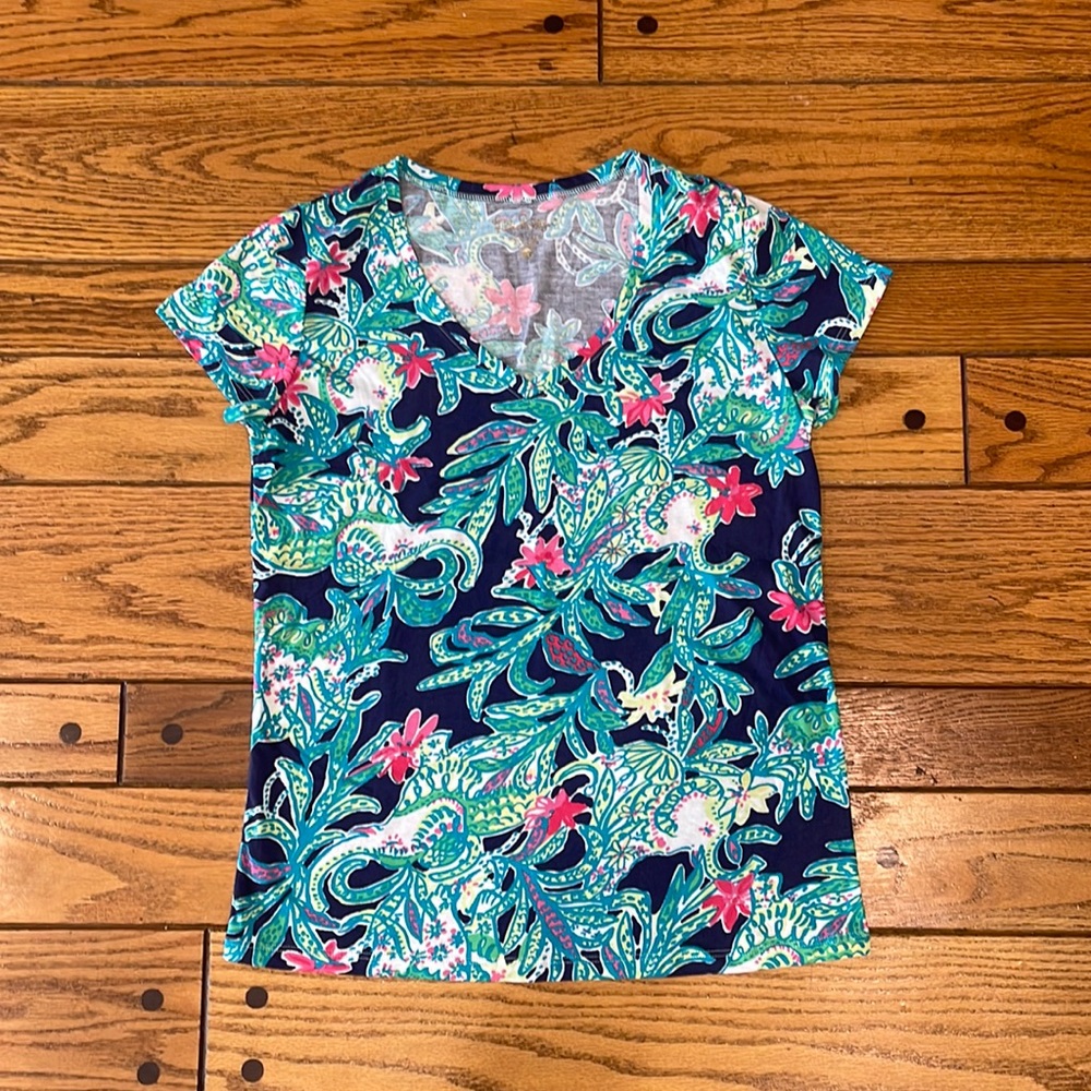 Lily Pulitzer V-Neck, Medium